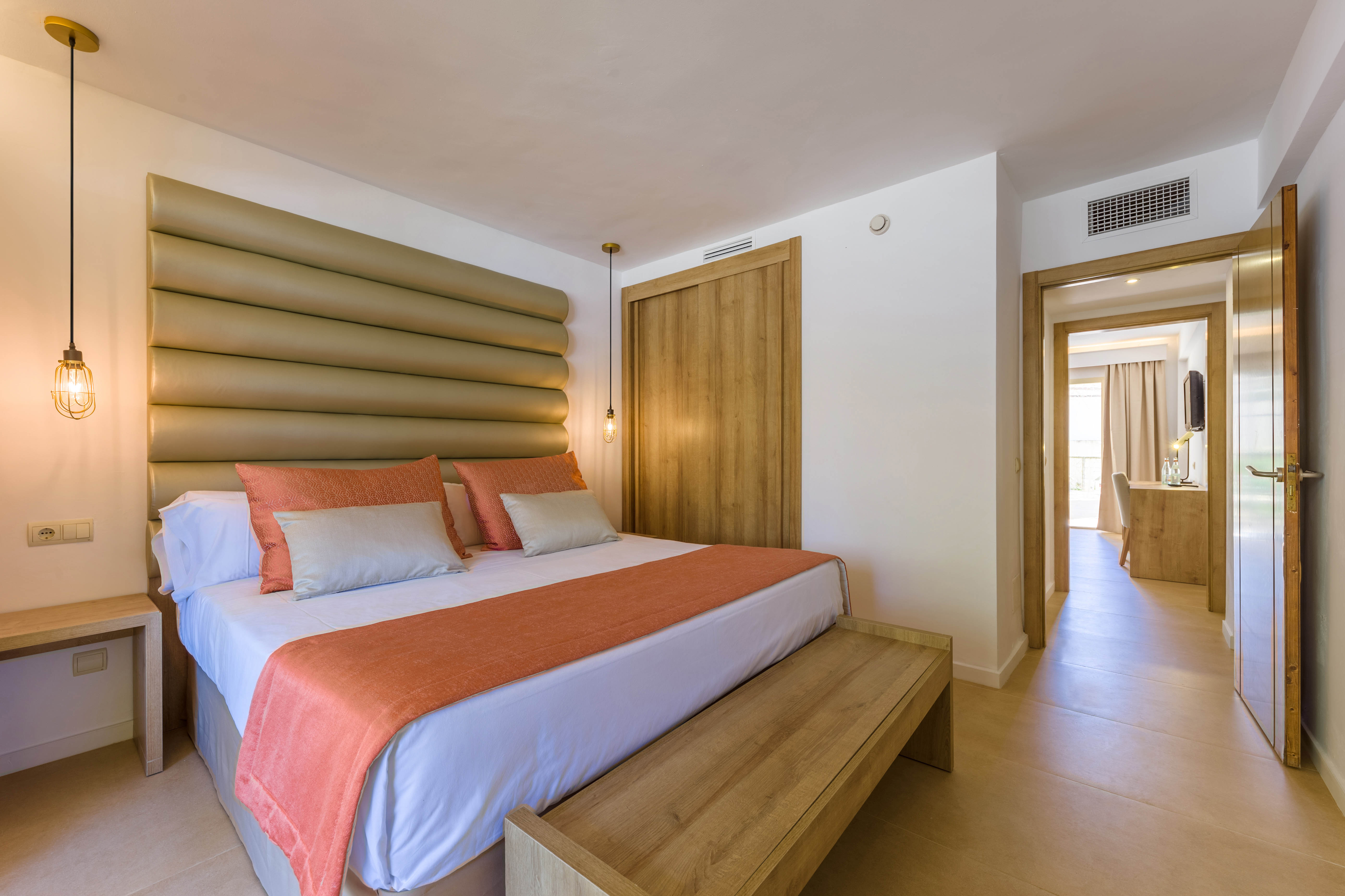 Beach Club & Bali Beds in Cala Mesquida photo 4