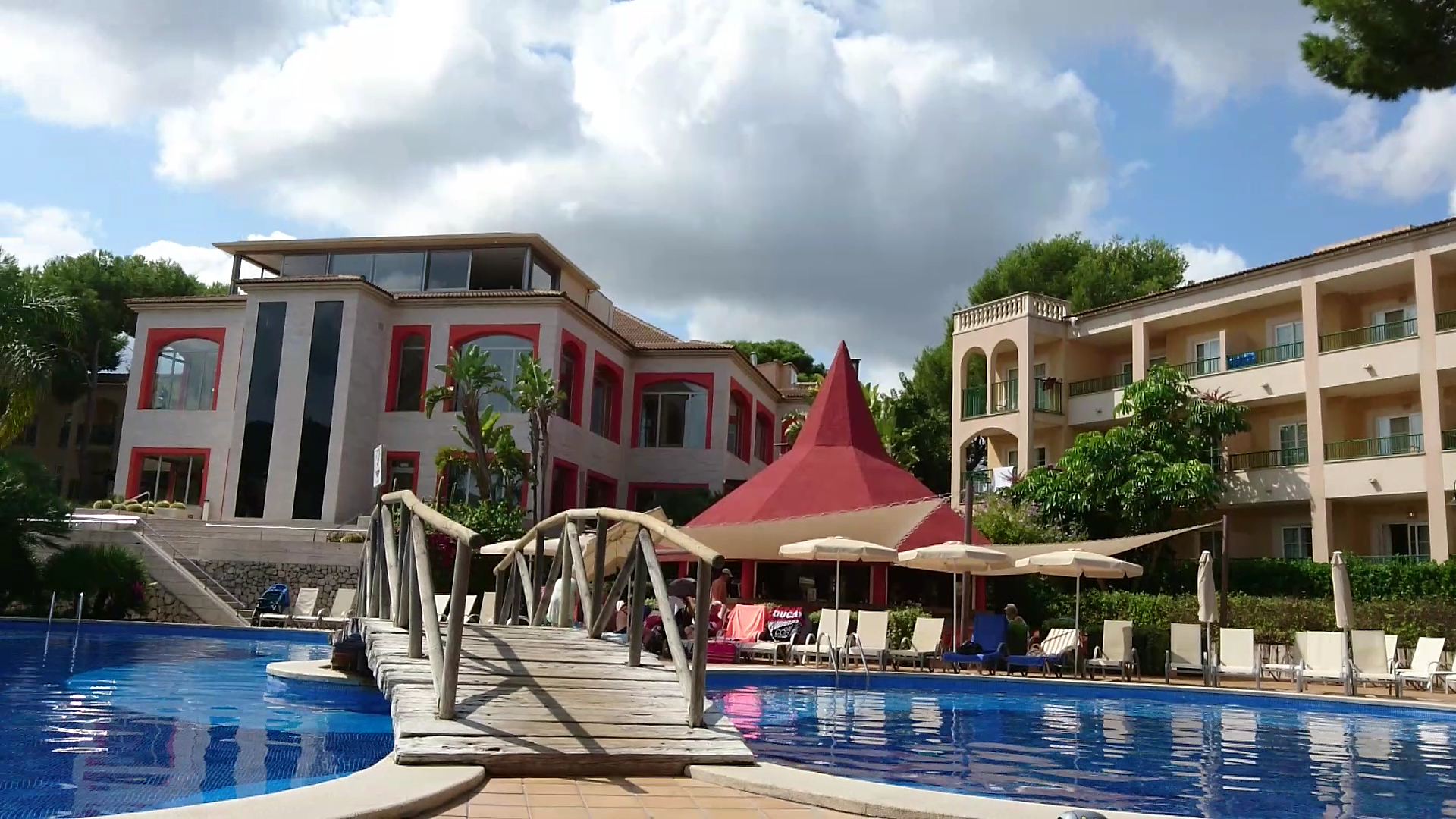 Beach Club & Bali Beds in Cala Mesquida photo 5