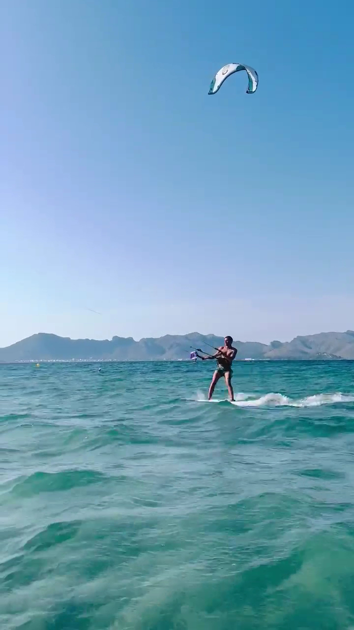 Kitesurfing in Cala Vinyes photo 3