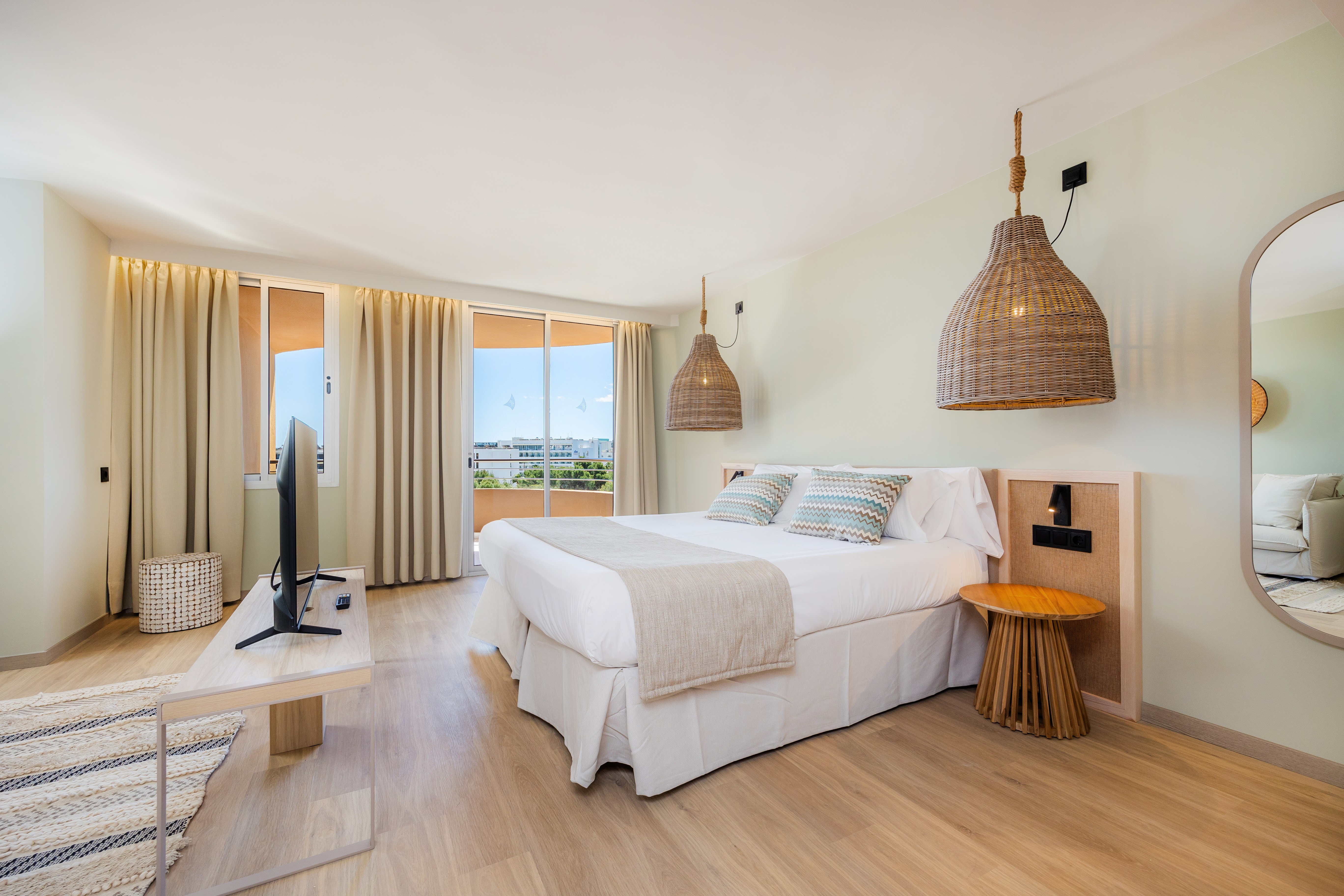 Beach Club & Bali Beds in Cala Millor photo 4