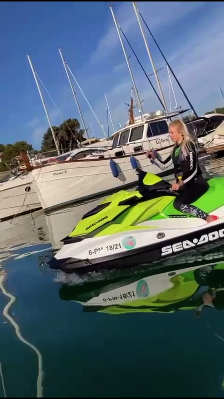 Water Skiing in Cala Blava photo 4