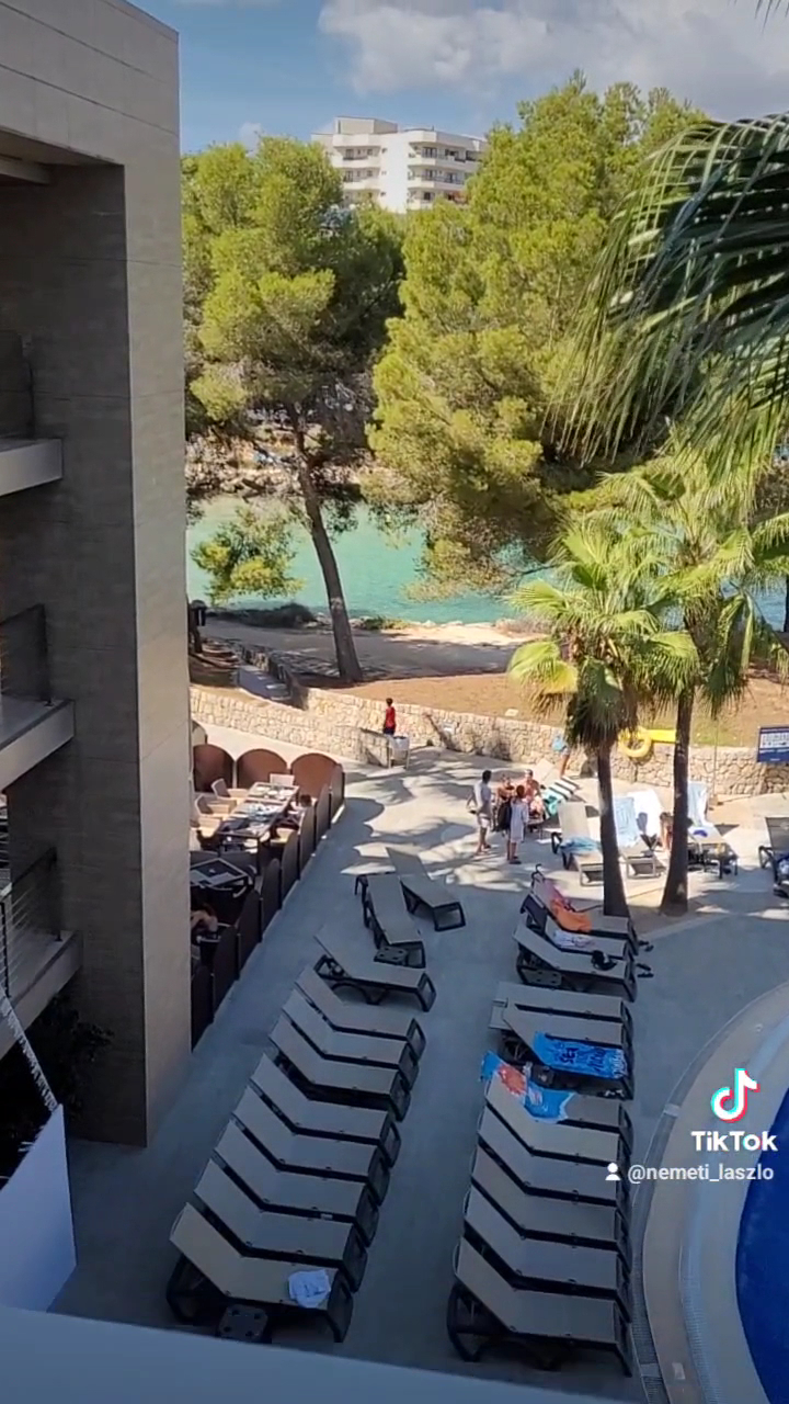 Beach Club & Bali Beds in Cala Vinyes photo 3