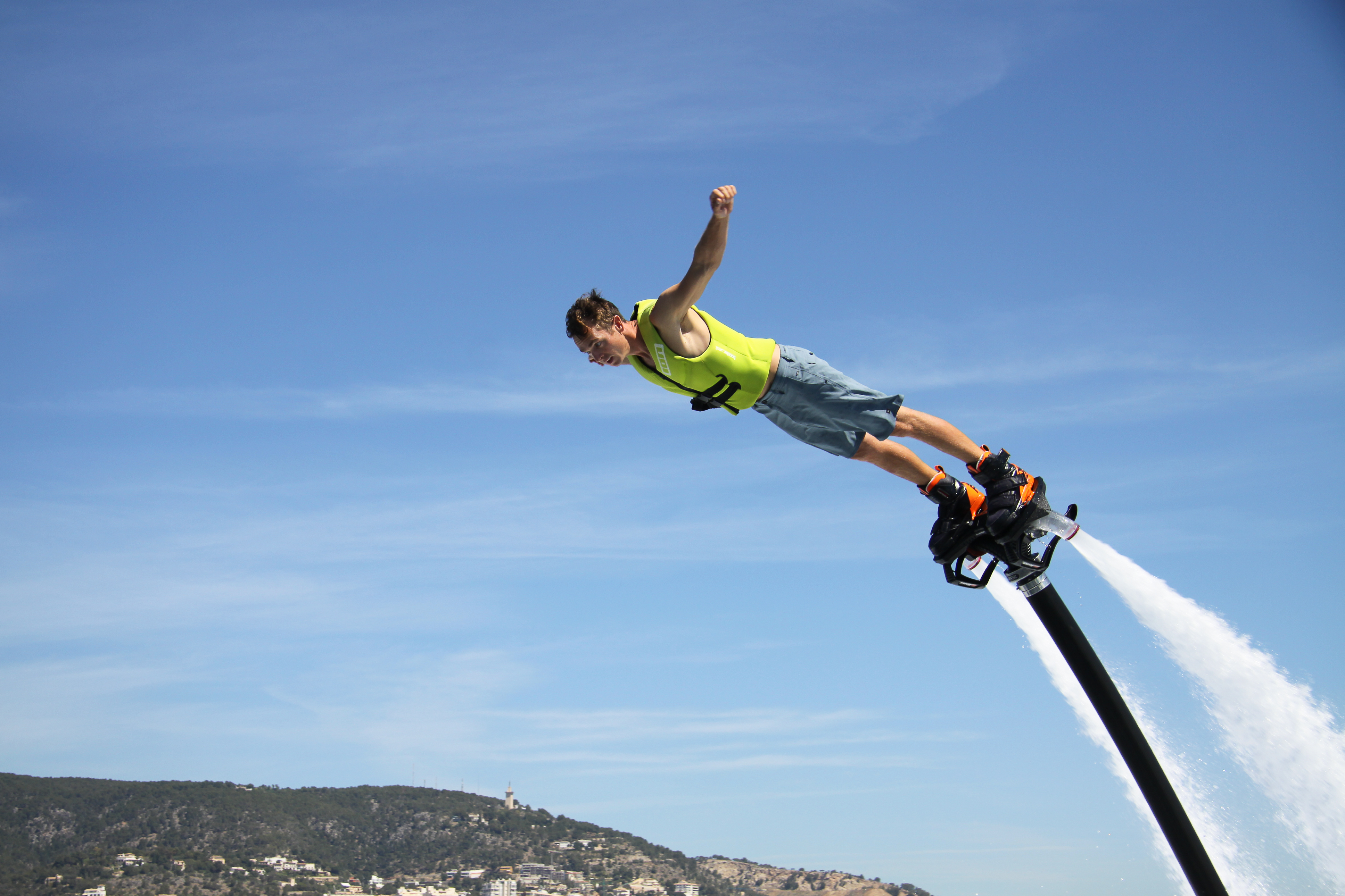 Flyboarding in Cala Mesquida photo 2
