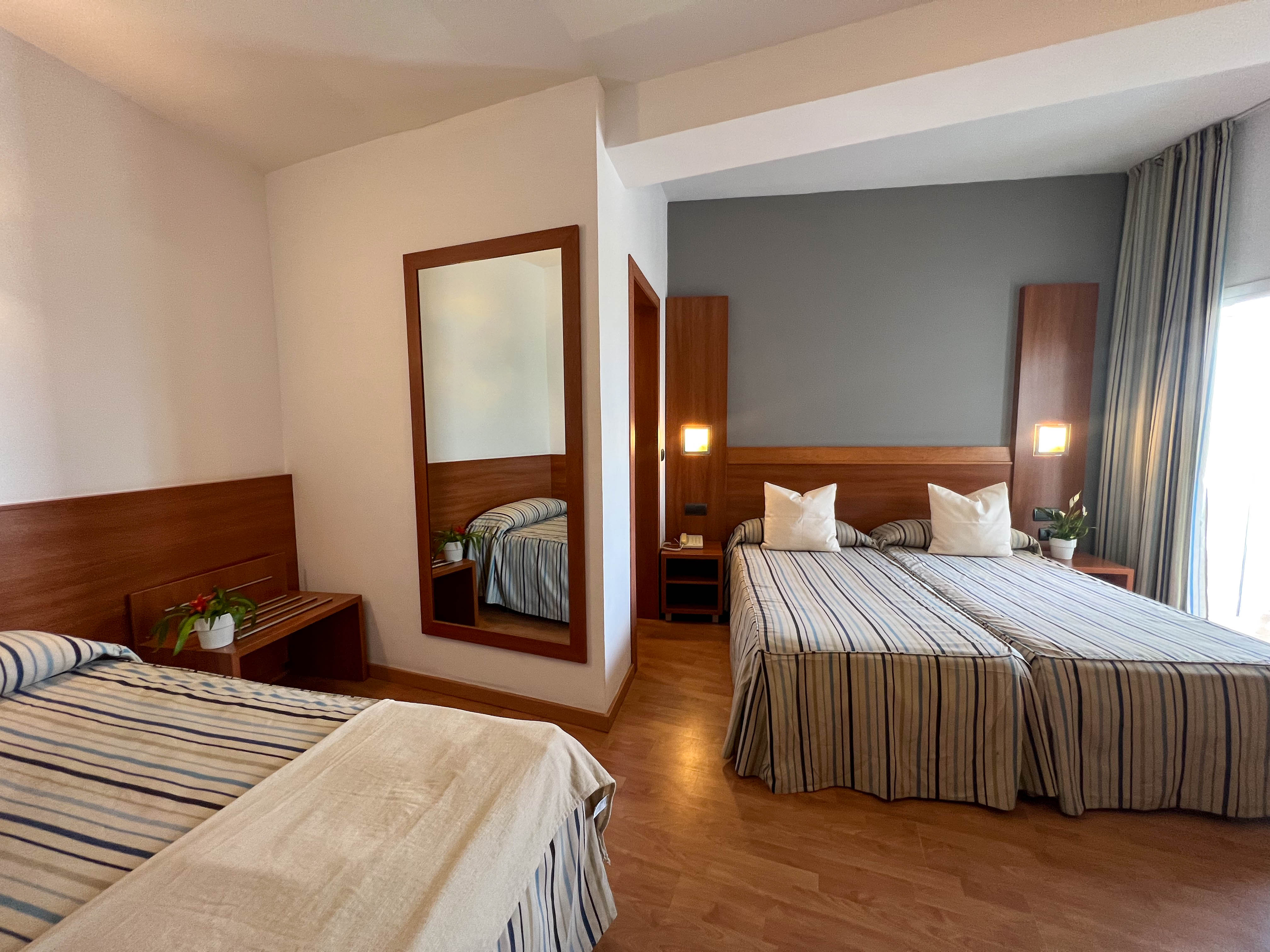 Beach Club & Bali Beds in Cala Blava photo 4