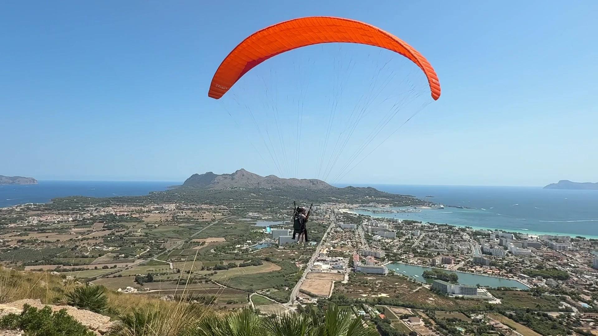 Parasailing in Camp de Mar photo 3