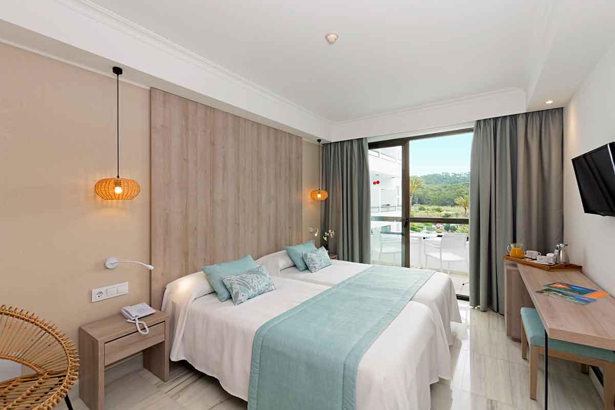 Beach Club & Bali Beds in Andratx photo 4