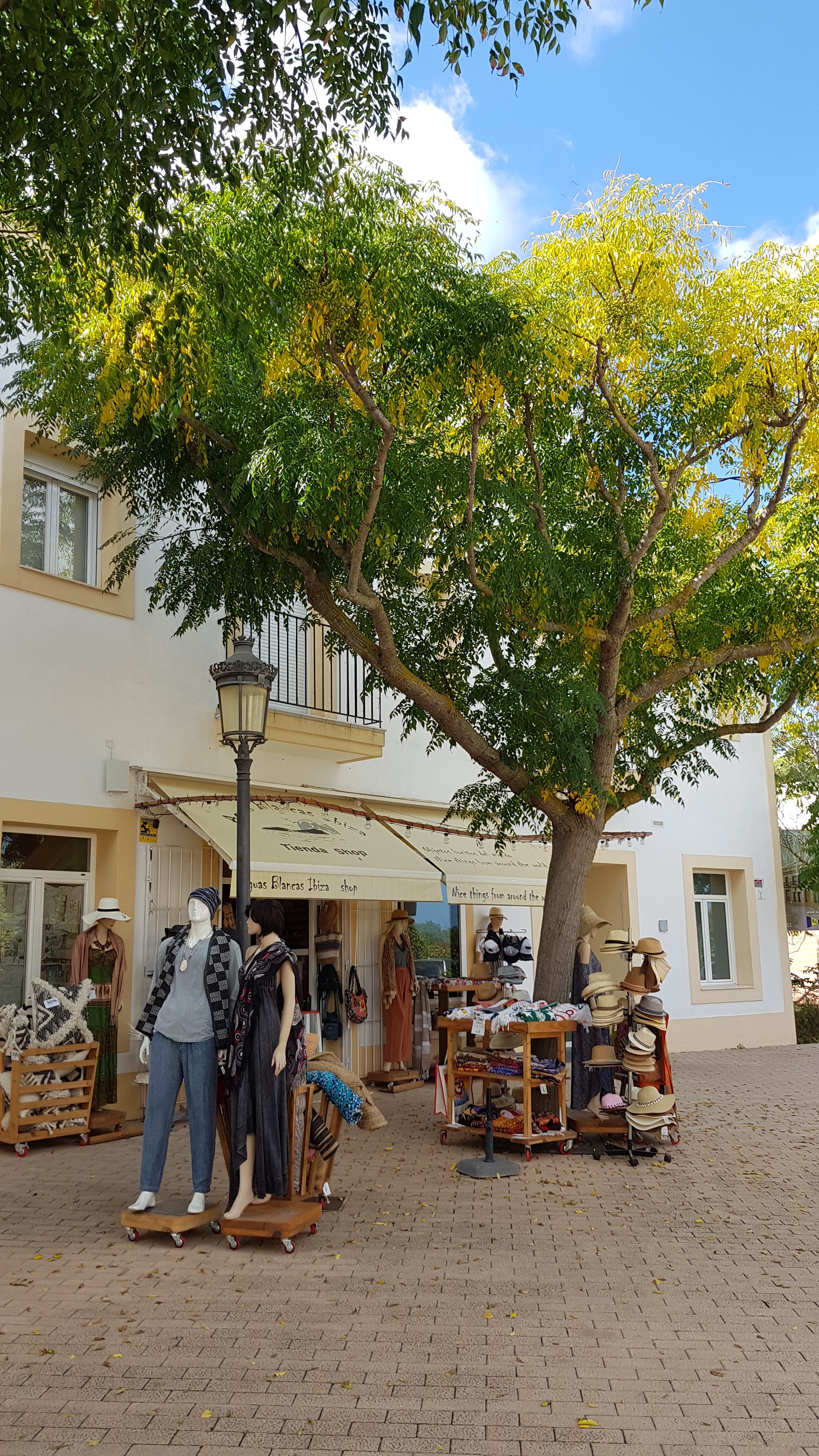 Champagne Cruises in Santa Gertrudis