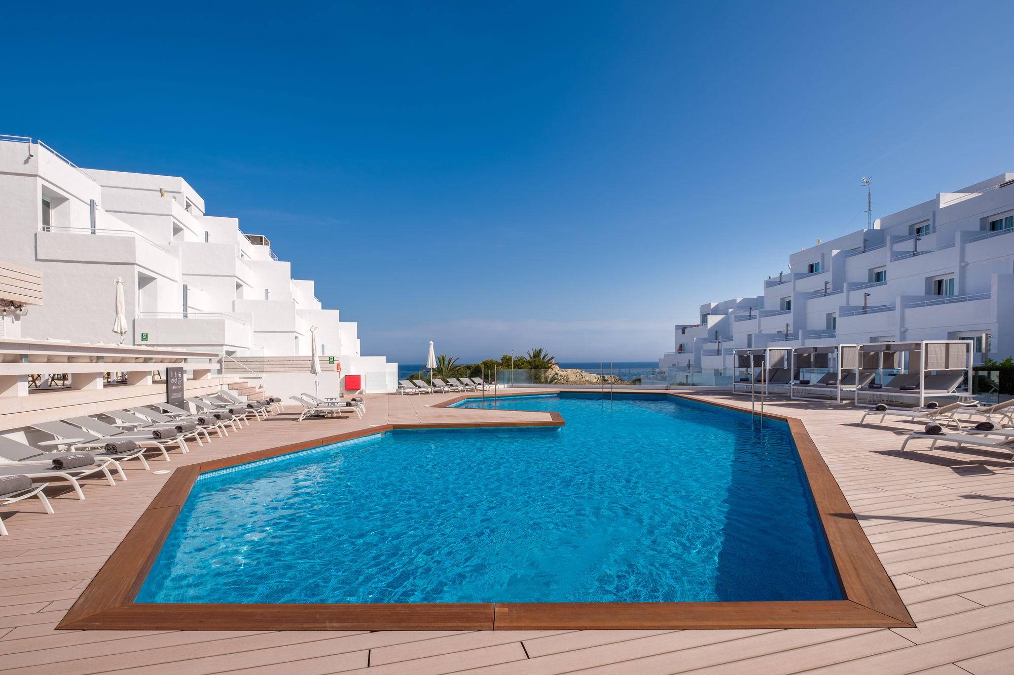 Beach Club & Bali Beds in Portinatx