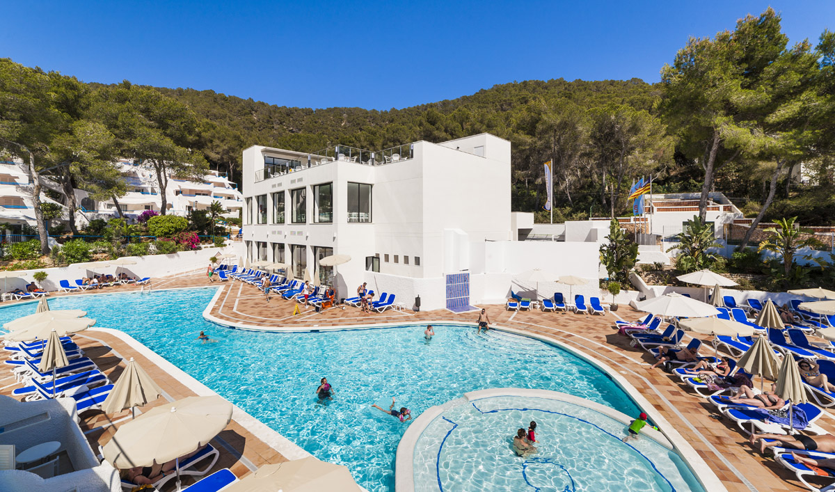 Champagne Cruises in Cala Llonga photo 2