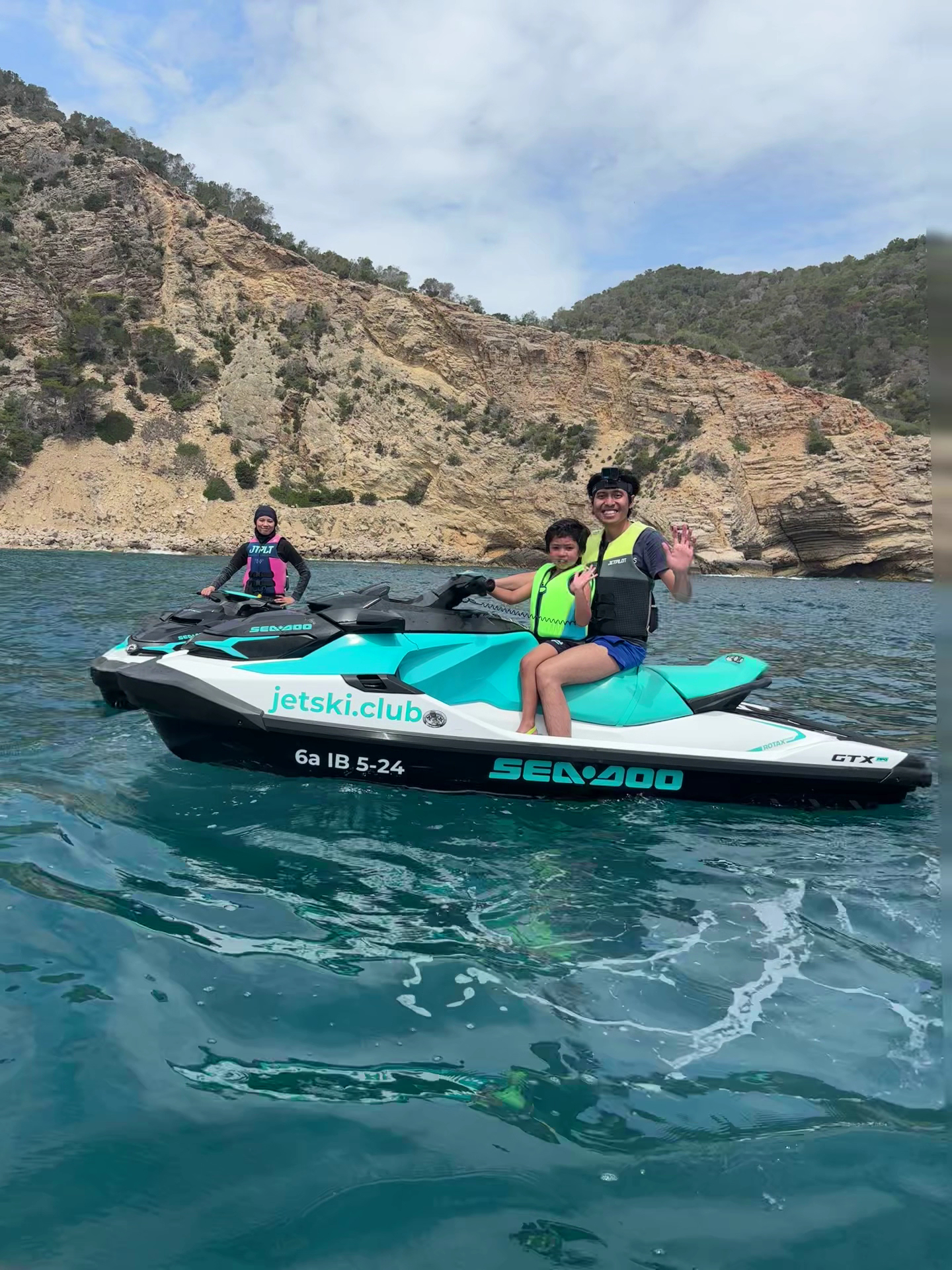 Water Skiing in San Juan photo 3