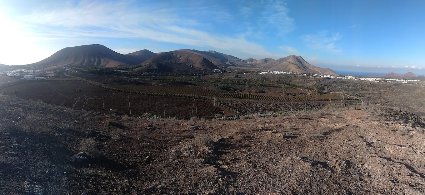Hiking Yaiza photo 3