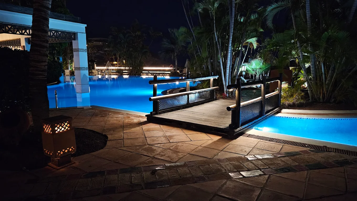 Beach Club & Bali Beds in Playa de las Américas