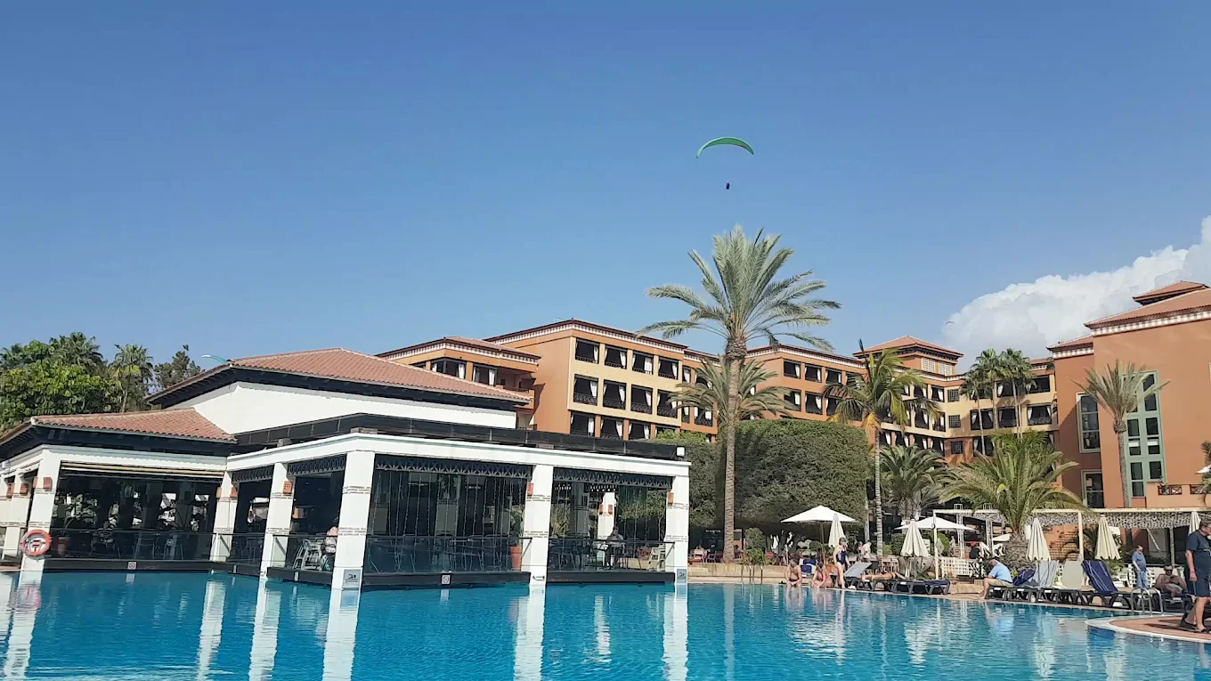 Beach Club & Bali Beds in Playa de las Américas photo 2