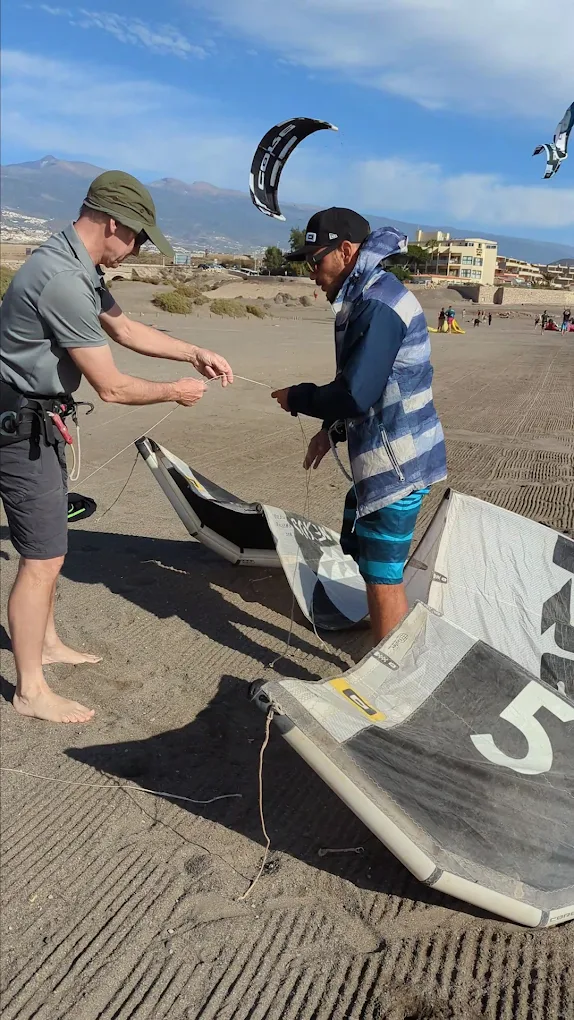 Kitesurfing EC photo 3