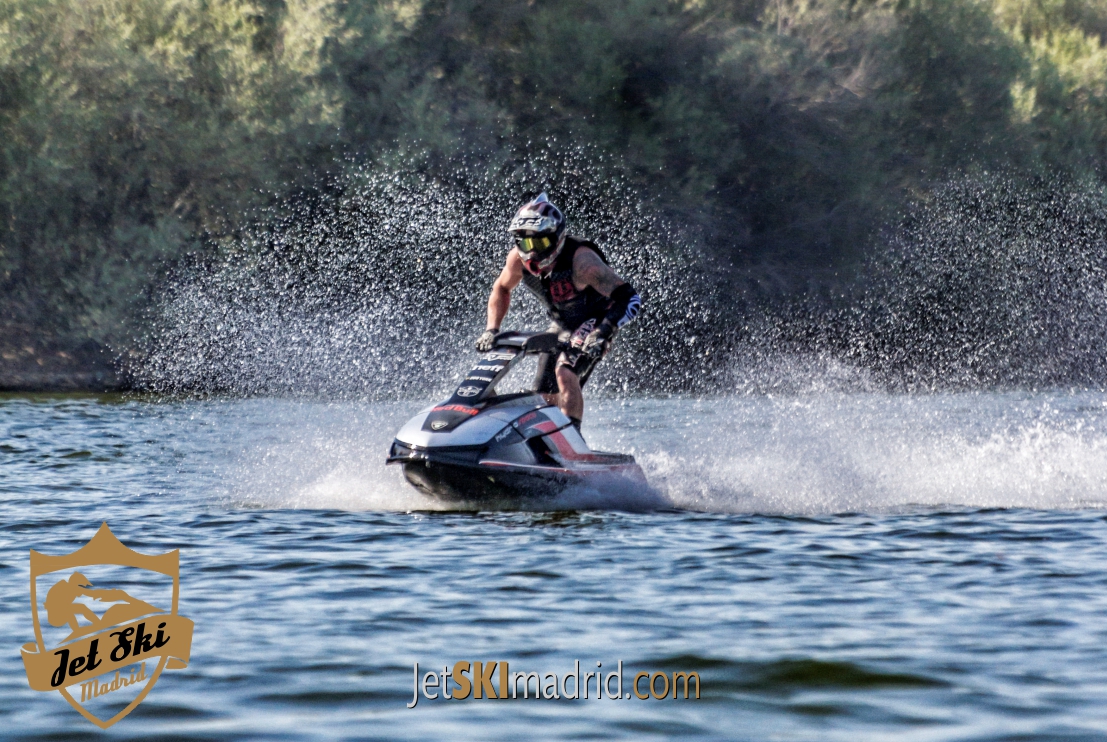 Water Skiing in Sant Rafel photo 3