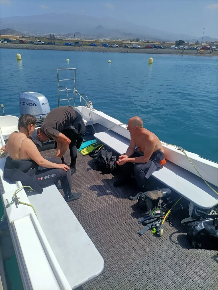 Diving & Snorkeling in Santa Cruz photo 3
