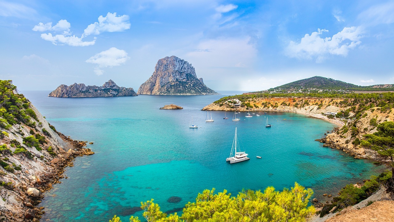 Ibiza Experience Charter- Boat Rent Ibiza - Alquiler de barcos y motos de agua
