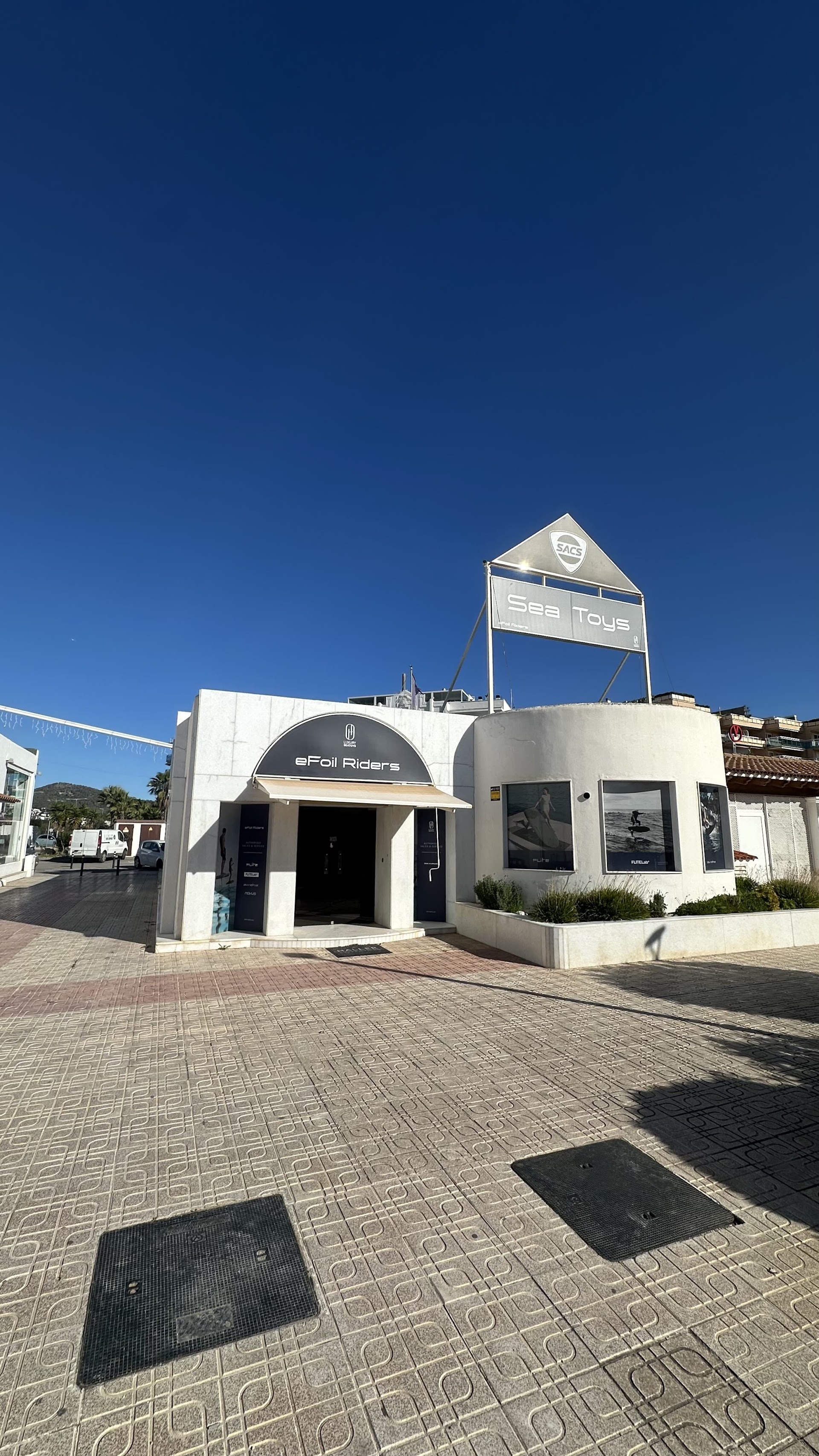 E-Foil Rental in Talamanca