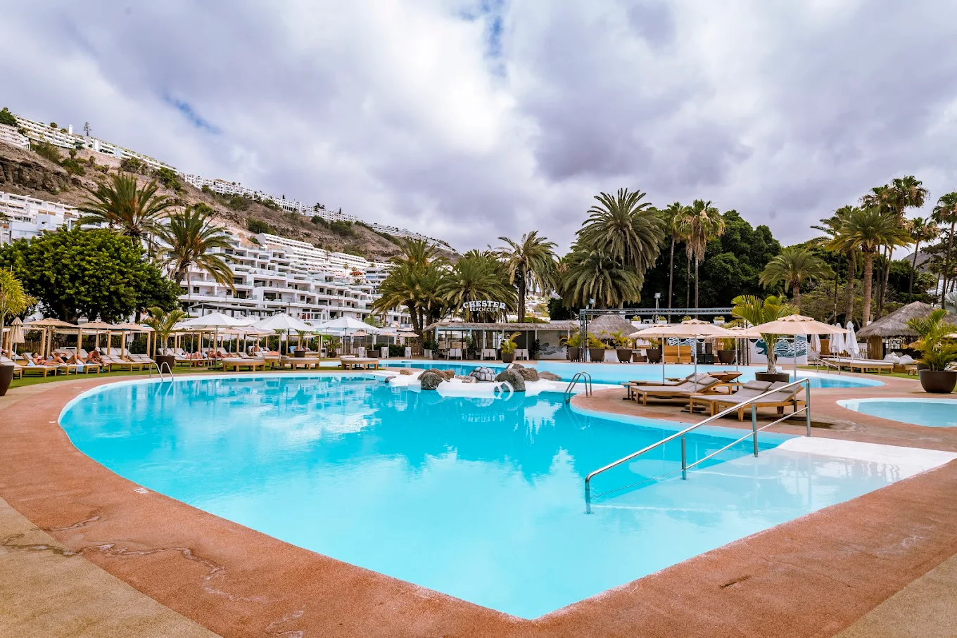 Beach Club & Bali Beds in Las Palmas