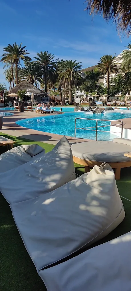 Beach Club & Bali Beds in Las Palmas photo 4