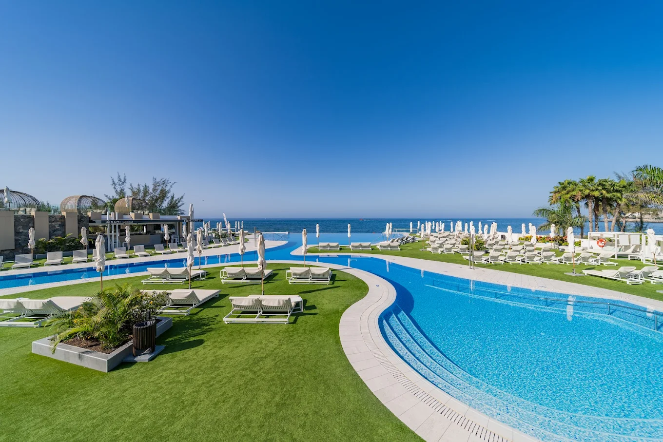 Beach Club & Bali Beds in Puerto Rico photo 3