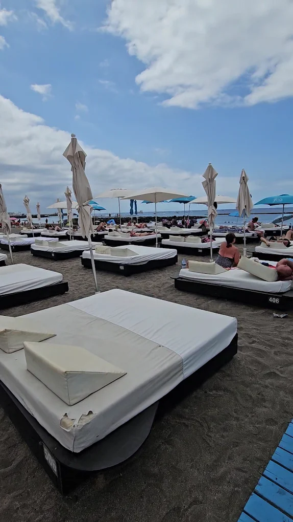 Beach Club & Bali Beds in La Caleta photo 4