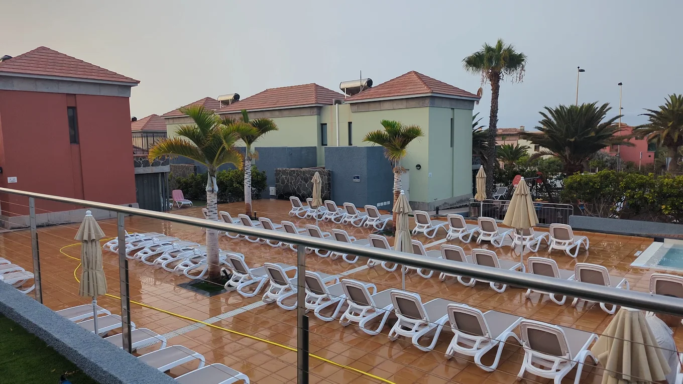 Beach Club & Bali Beds in Meloneras