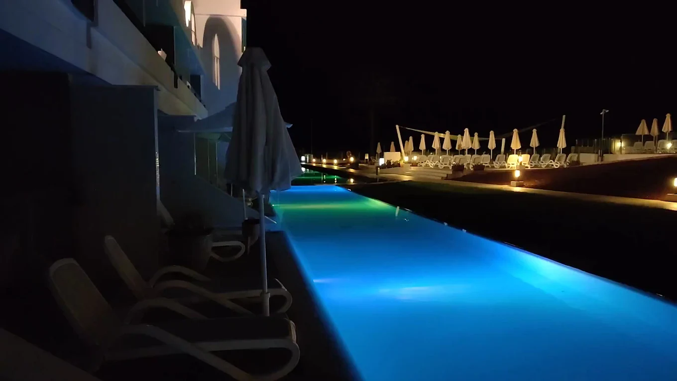 Beach Club & Bali Beds in Puerto de Mogán