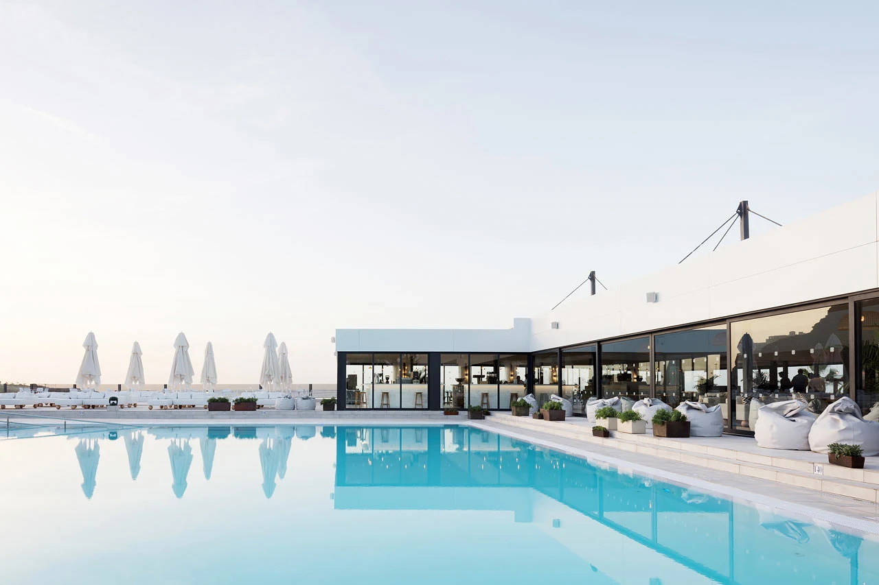 Beach Club & Bali Beds in Puerto de Mogán photo 5
