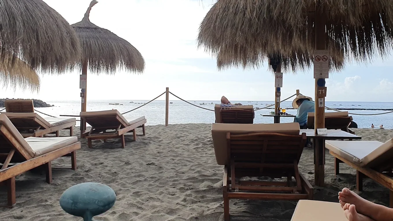 Beach Club & Bali Beds in Callao Salvaje