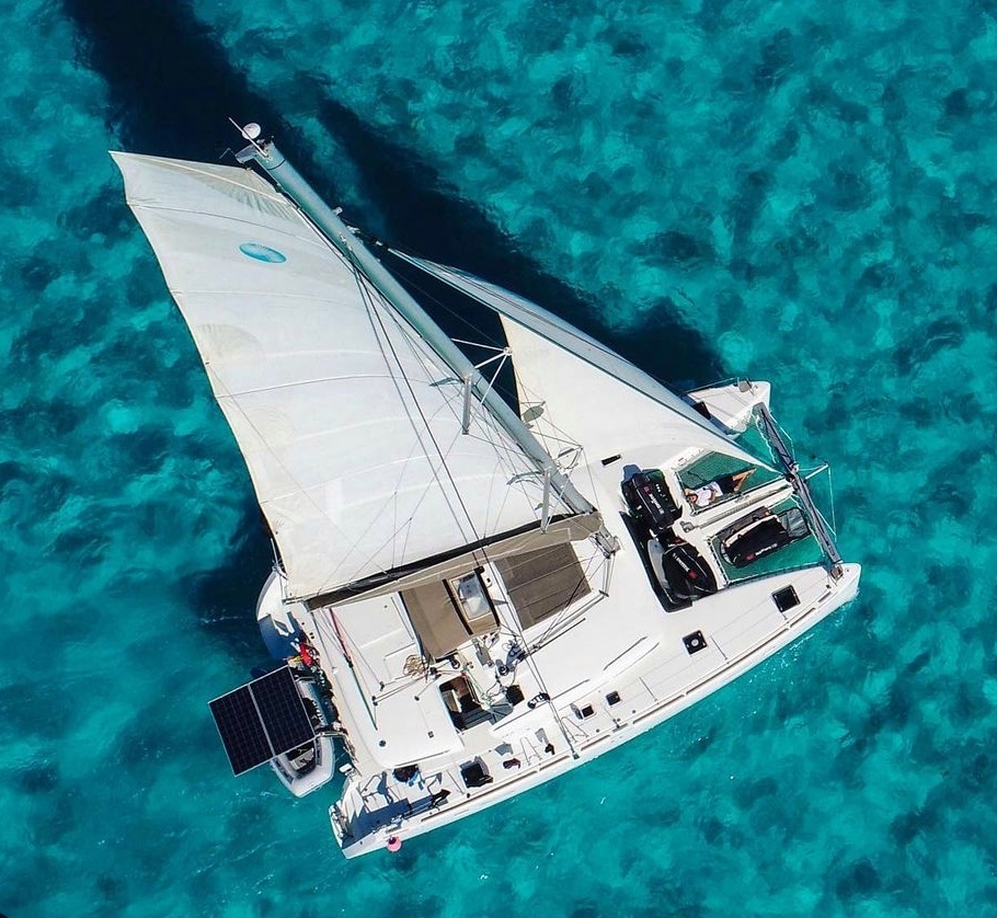 Blue Sea Sailing