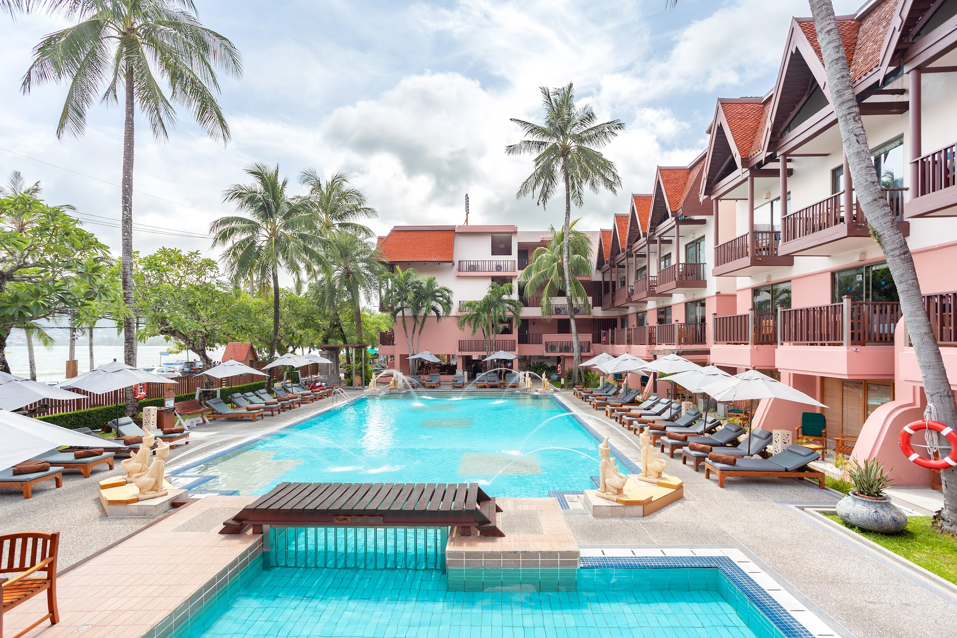 Seaview Patong Hotel