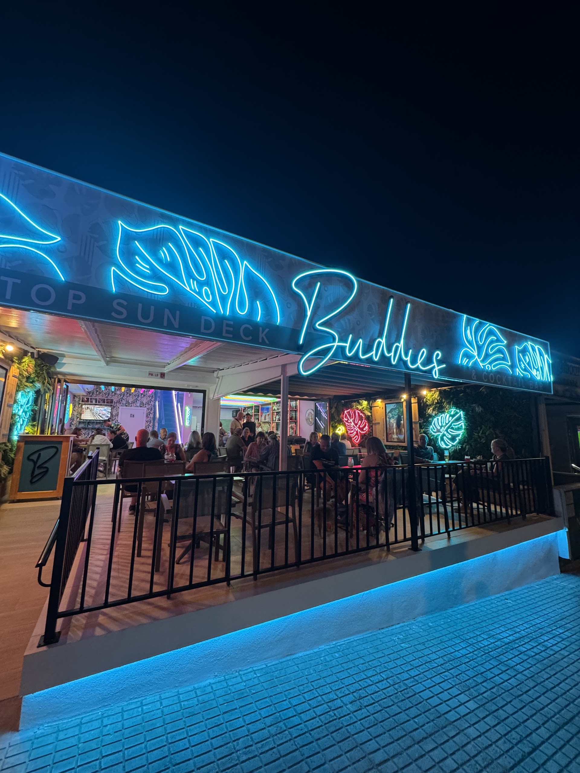 Buddies Bar