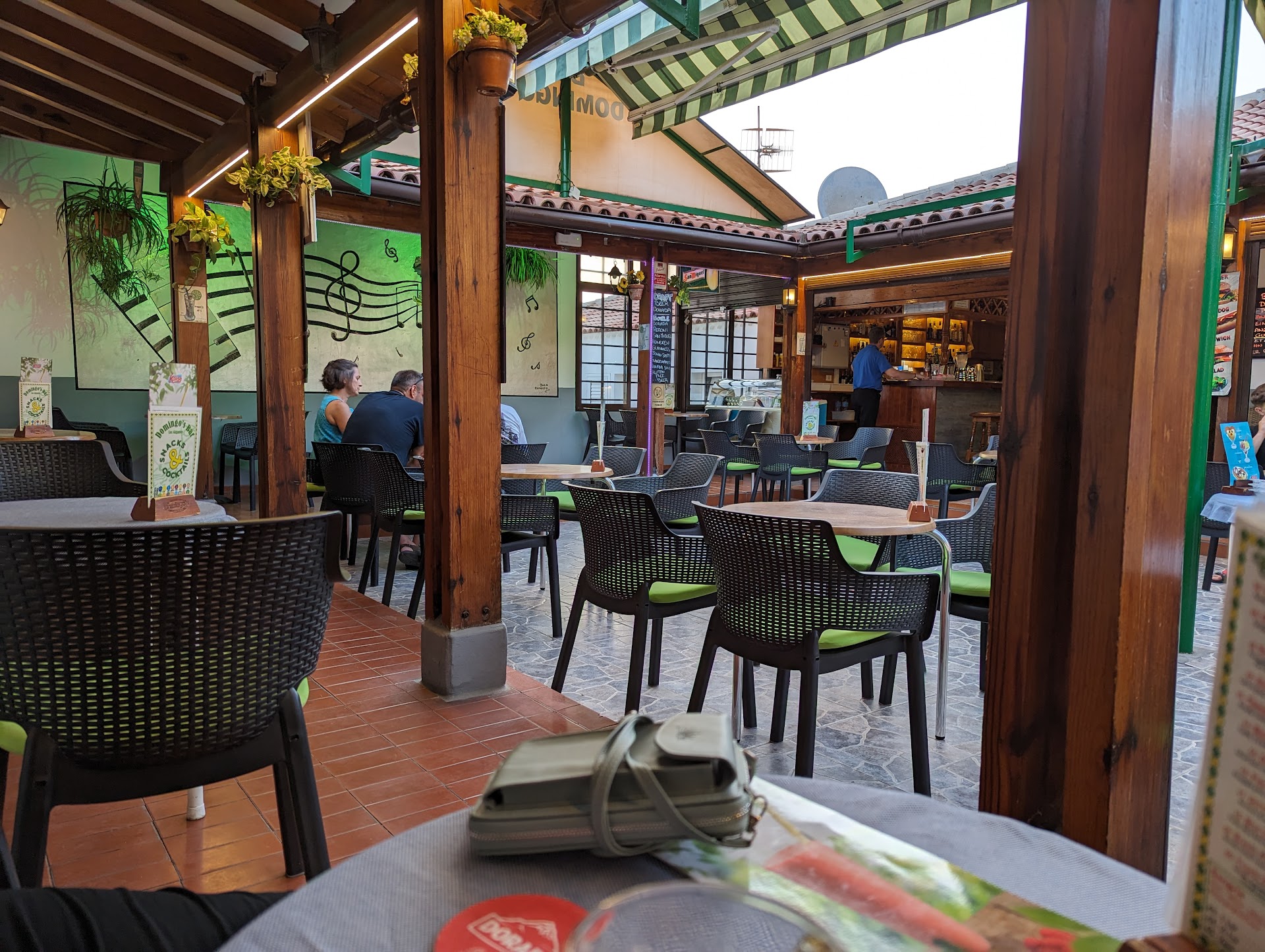 Domingo's bar