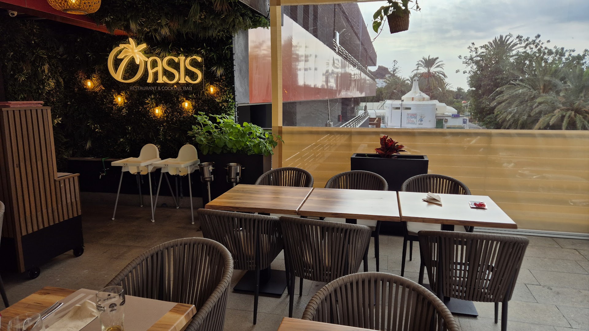 Oasis Restaurant & Cocktails