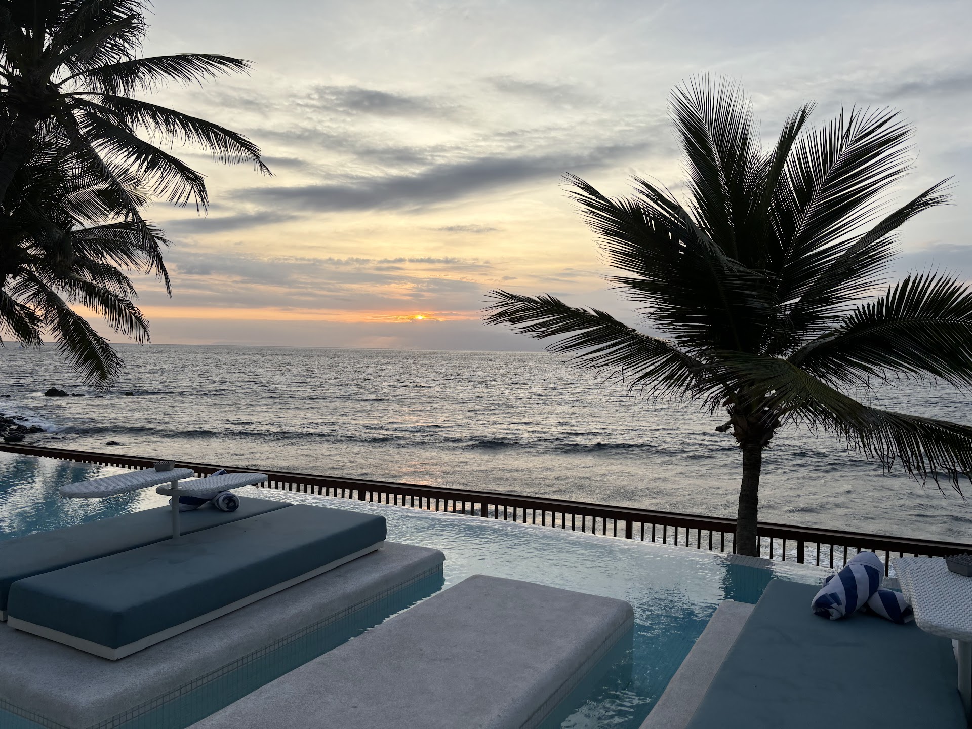 Amavi’s Beach Club