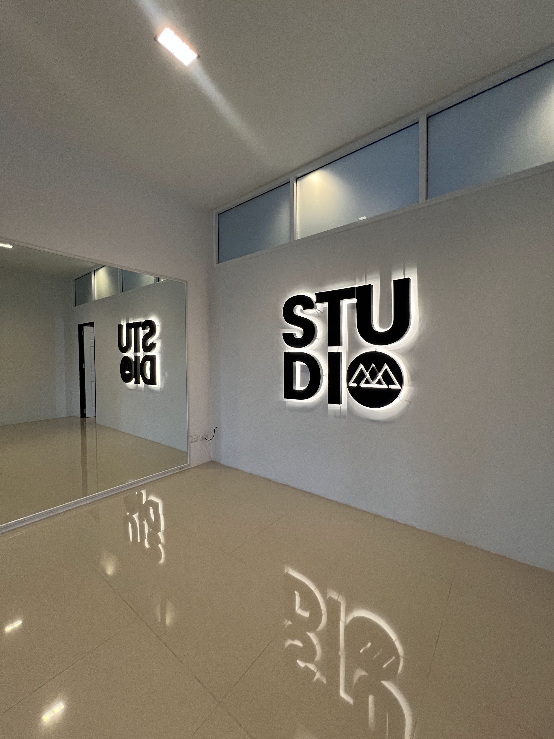 La Identidad Dance Studio