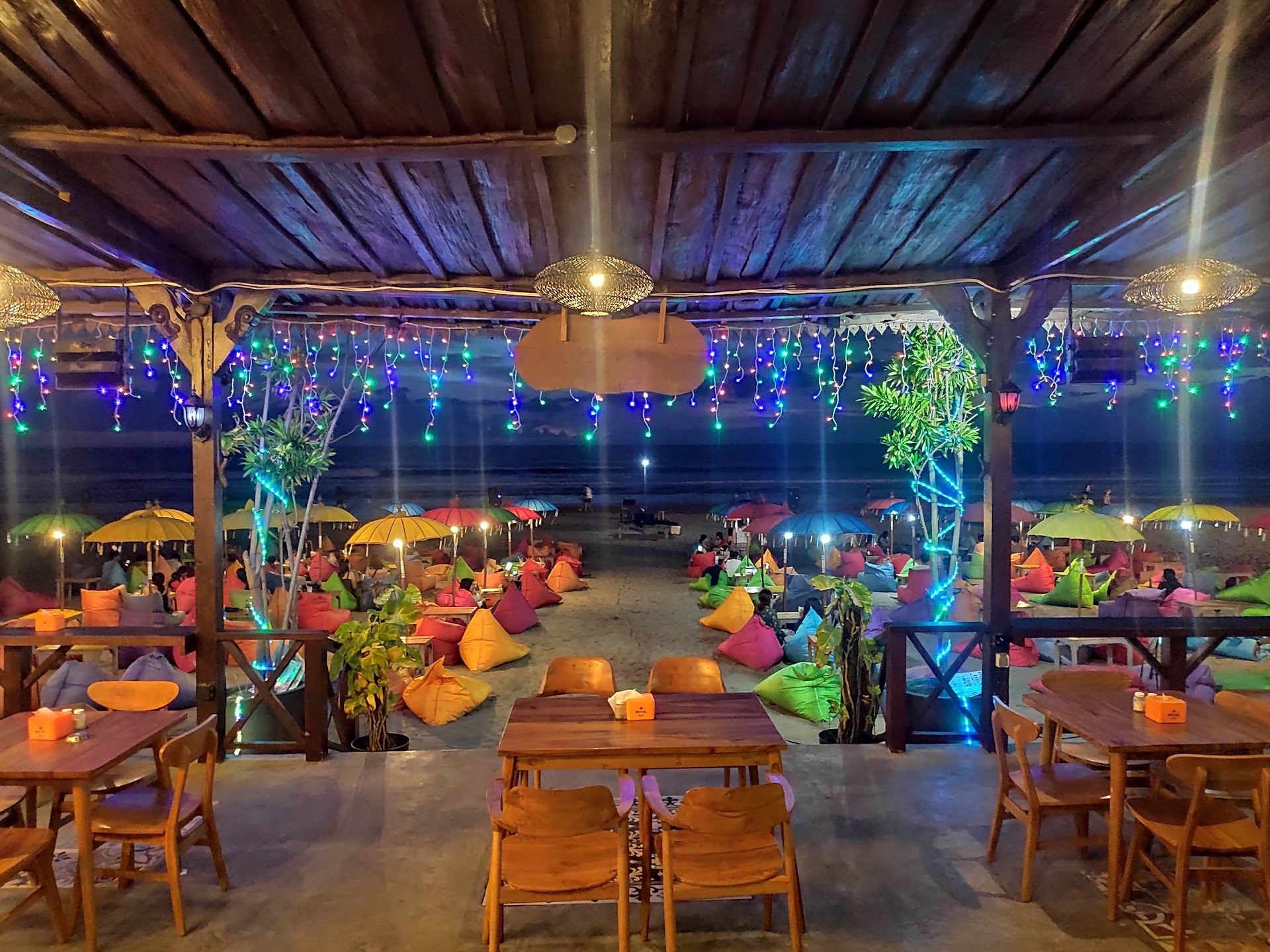 D'Joglo Beach Cafe