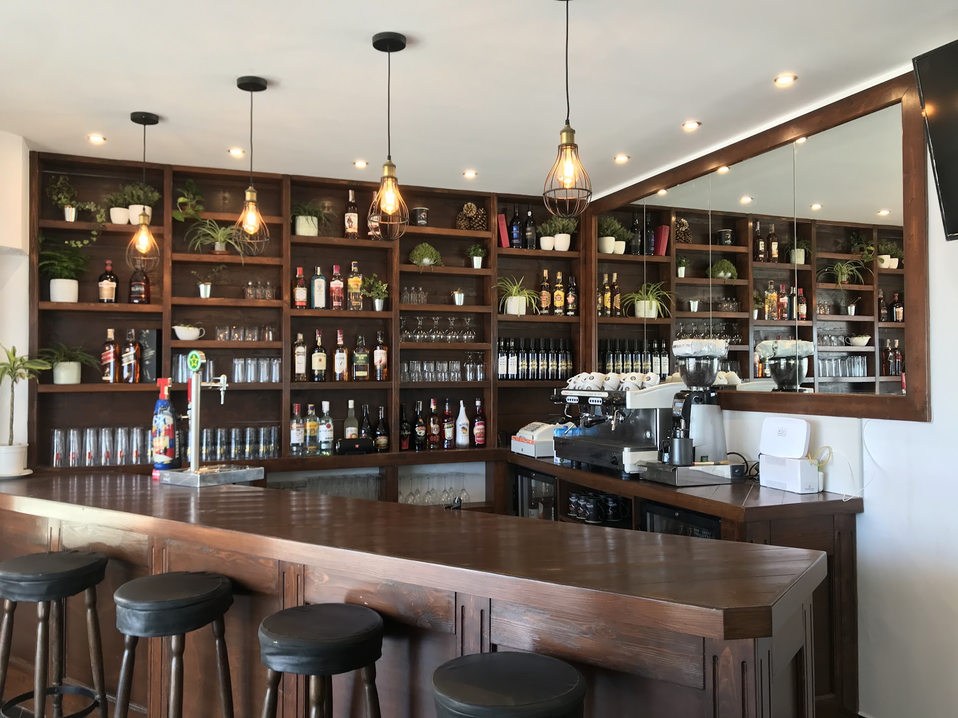 Shamrock & Thistle Irish and Scottish Beer & Tapas Bar