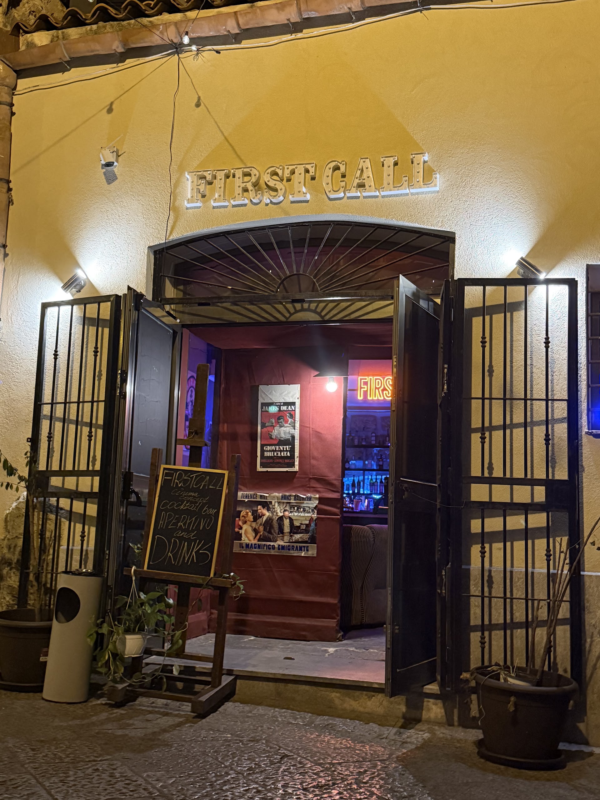 First Call - Hospitality Experience | Cocktail bar