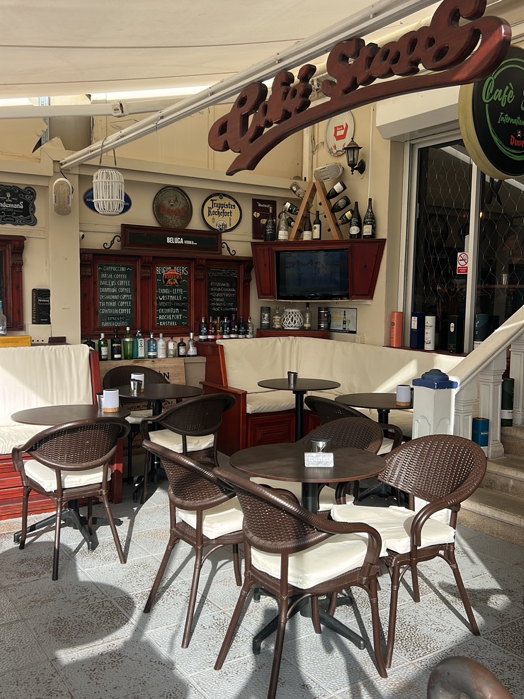 CANARY ISLANDS....BAR DE COPAS.....