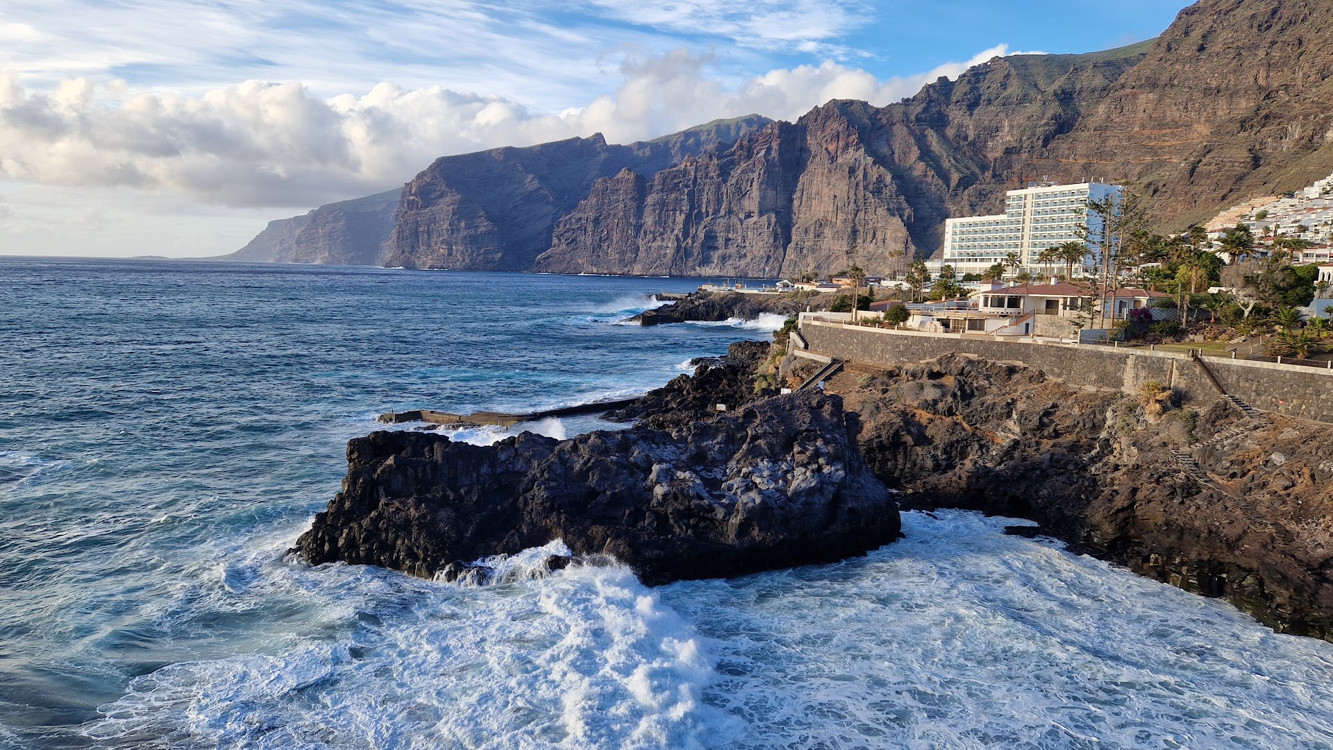 Coworking space | Office rent | Educational area rent Los Gigantes | Puerto de Santiago | Tenerife