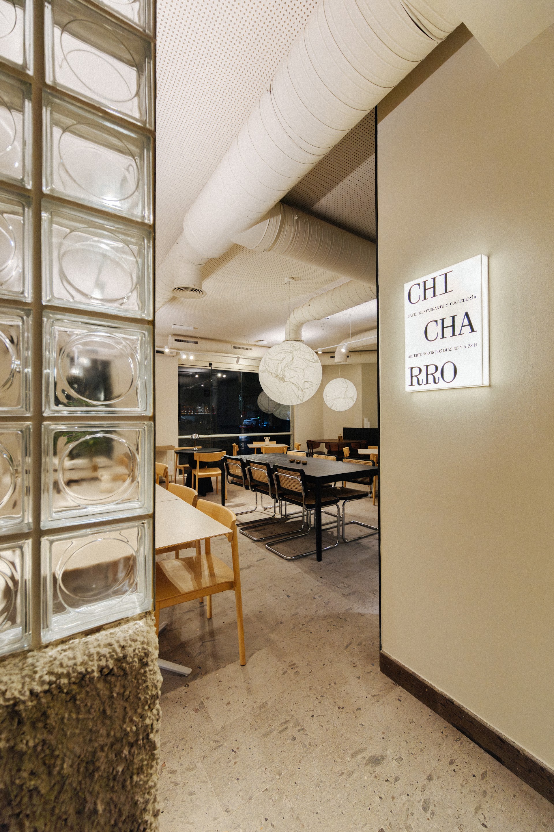 Chicharro Café, Restaurante, Coctelería