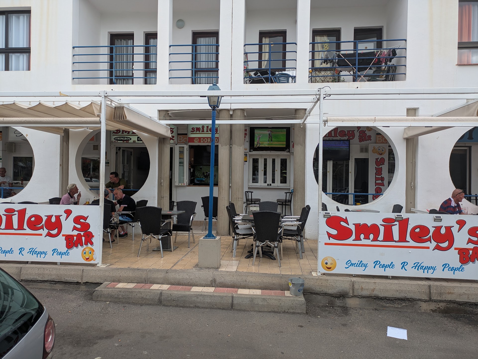 Smiley's Bar