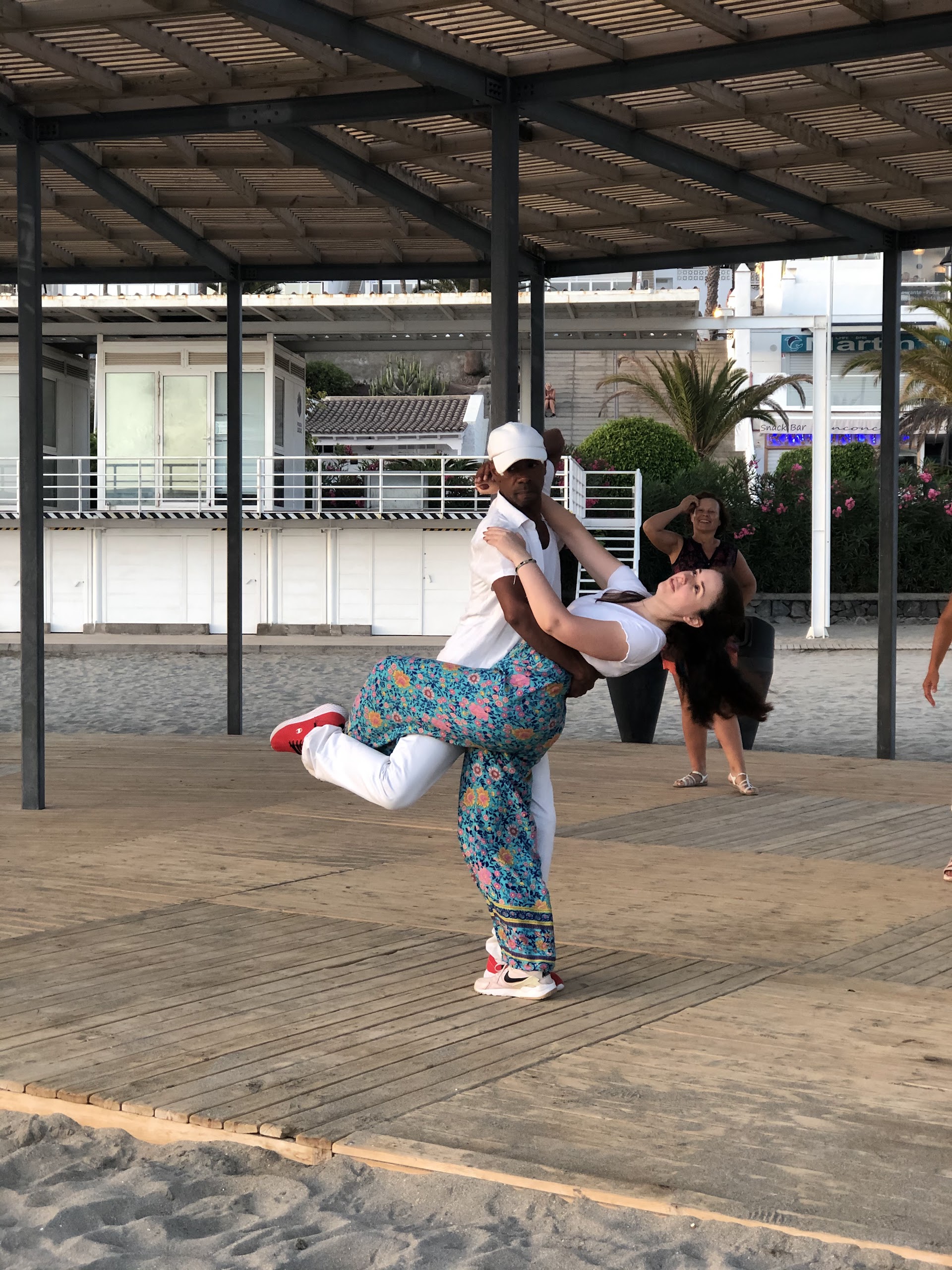 Salsa, yoga y mas. Dance studio.