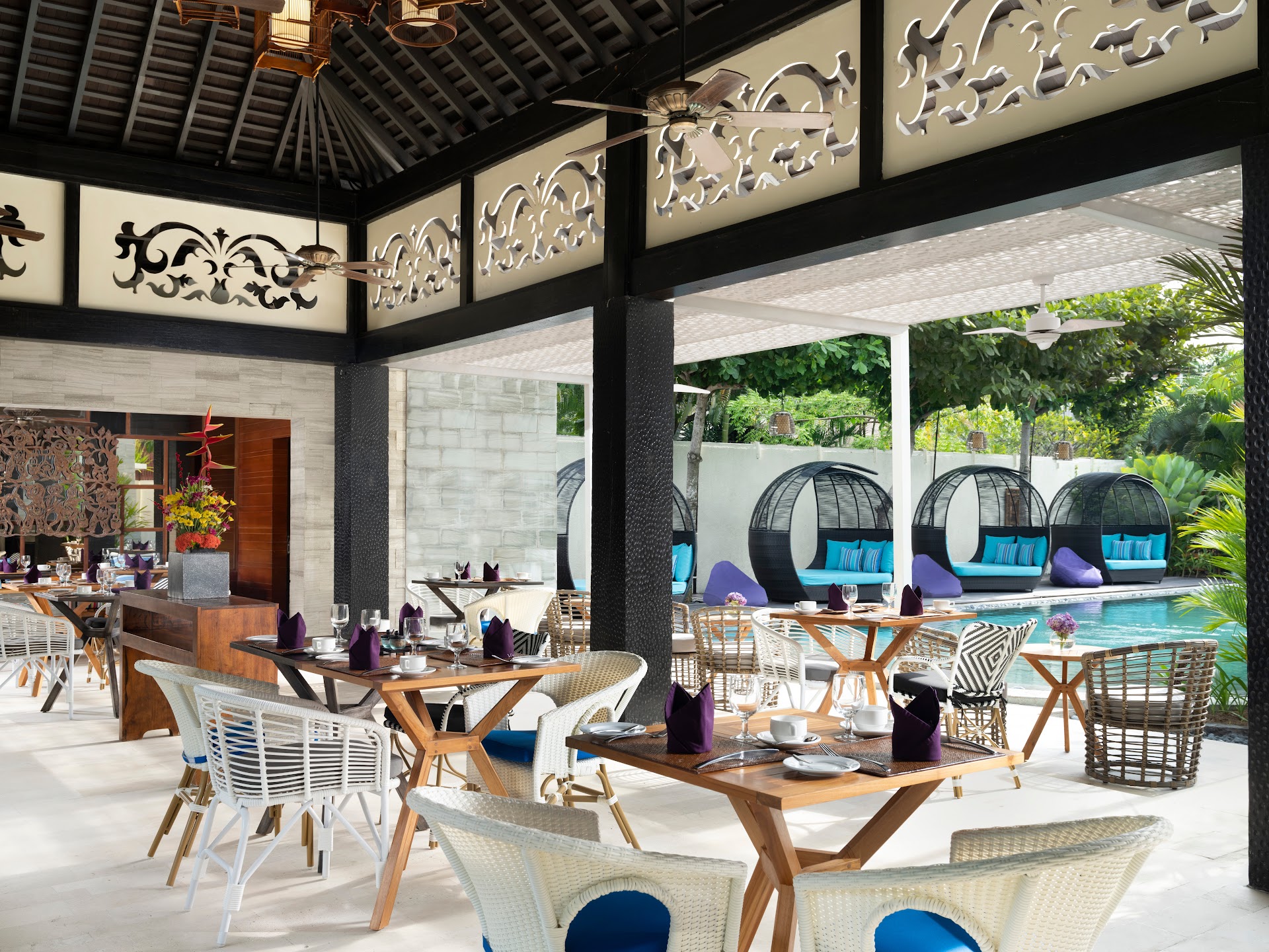 Groove Restaurant & Bar