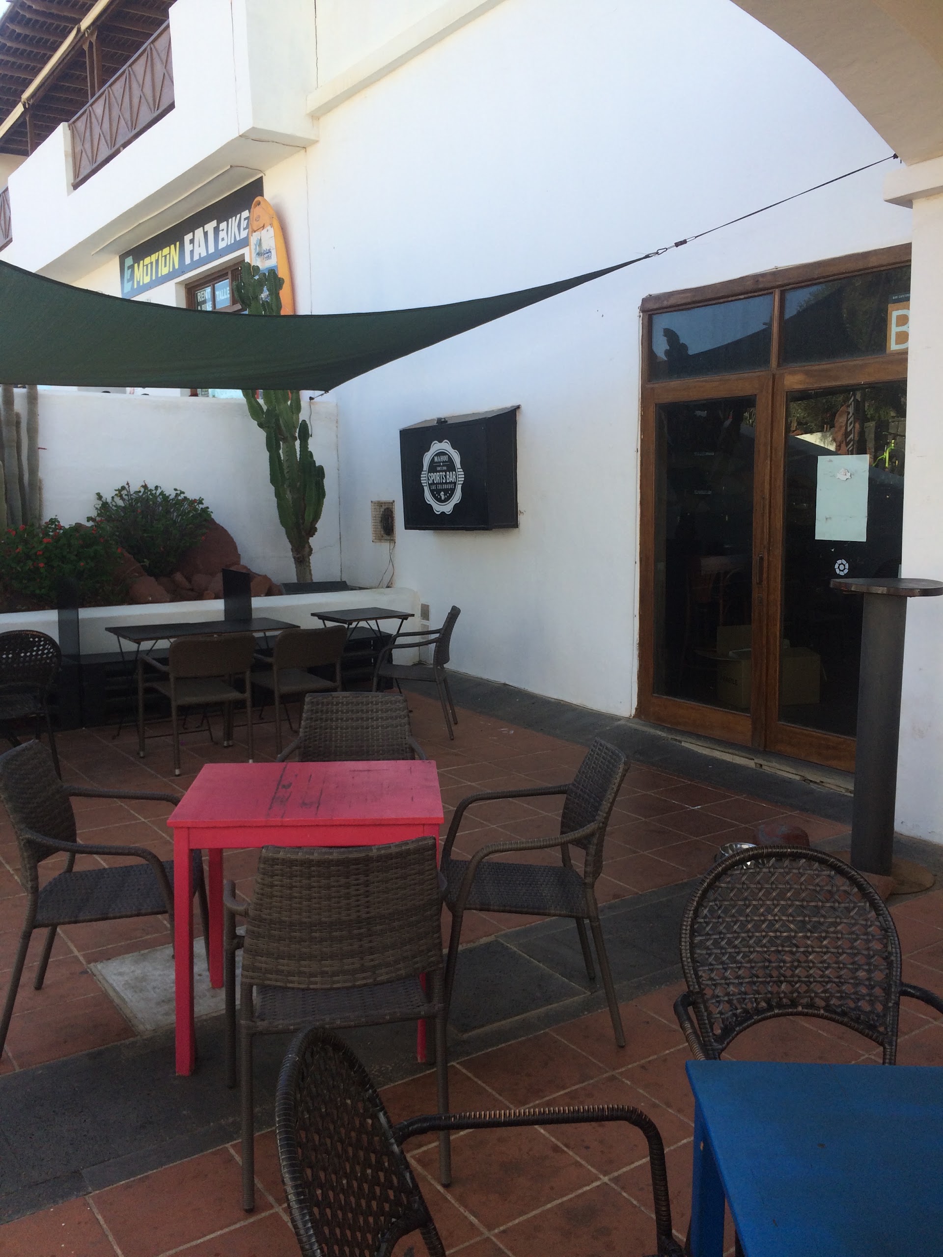 Sports, Music and Beer Bar Las Coloradas