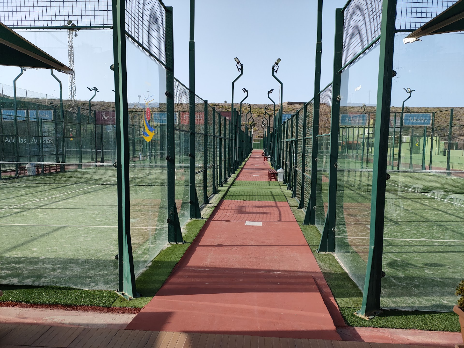 Centro Deportivo La Galera. Club de padel y Cafetería-Restaurante