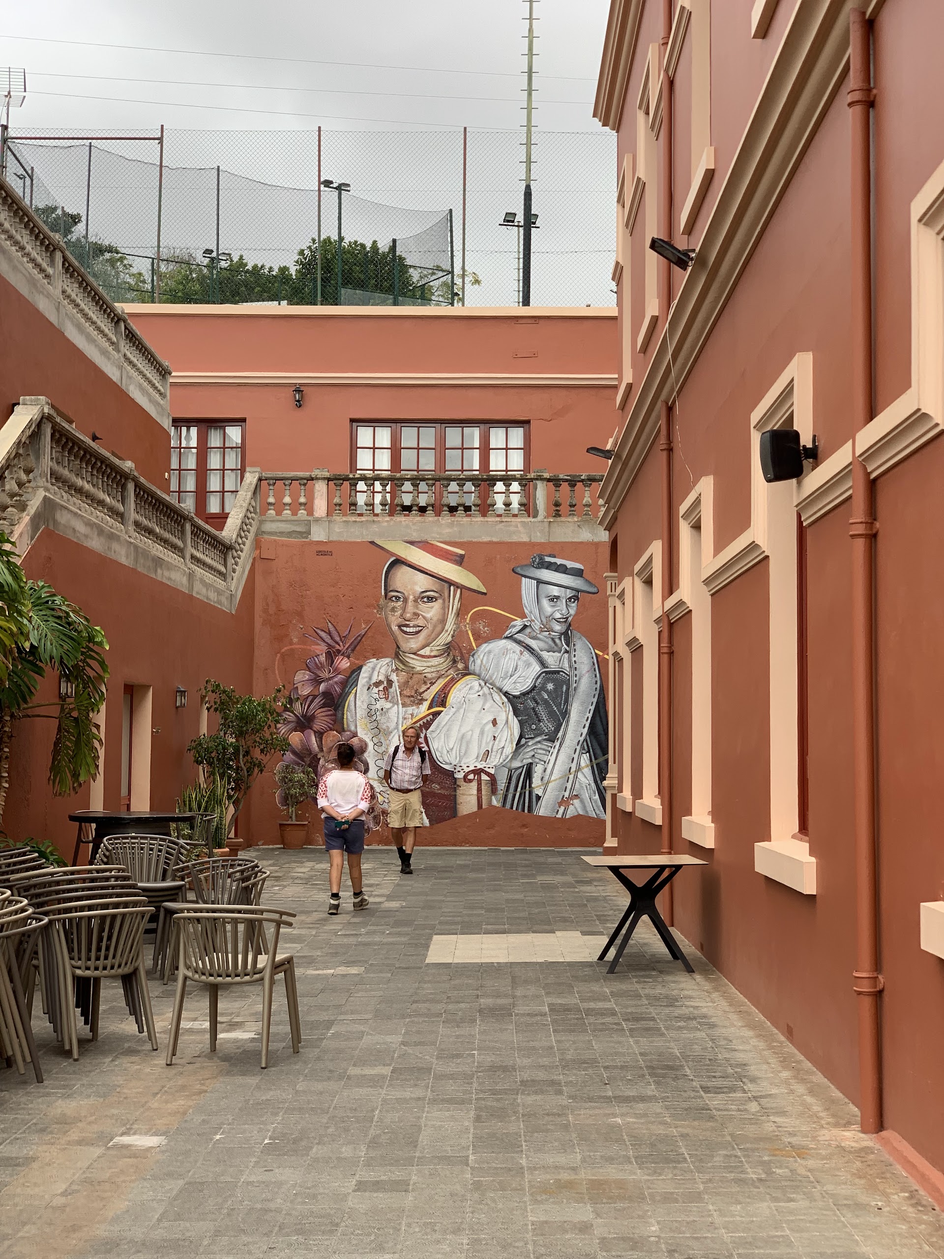 Mural “Baile de Magos”