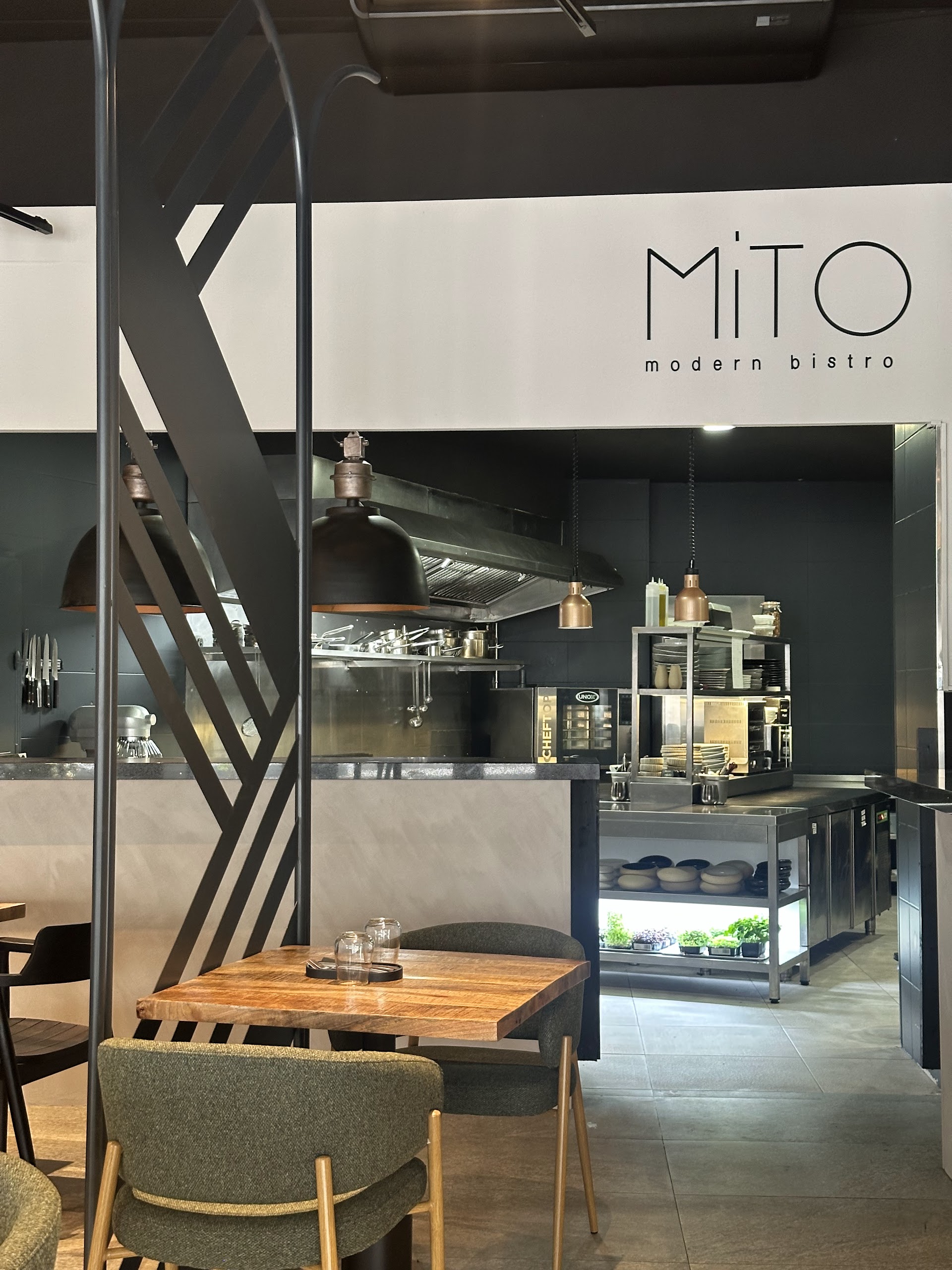 MiTO Modern Bistro
